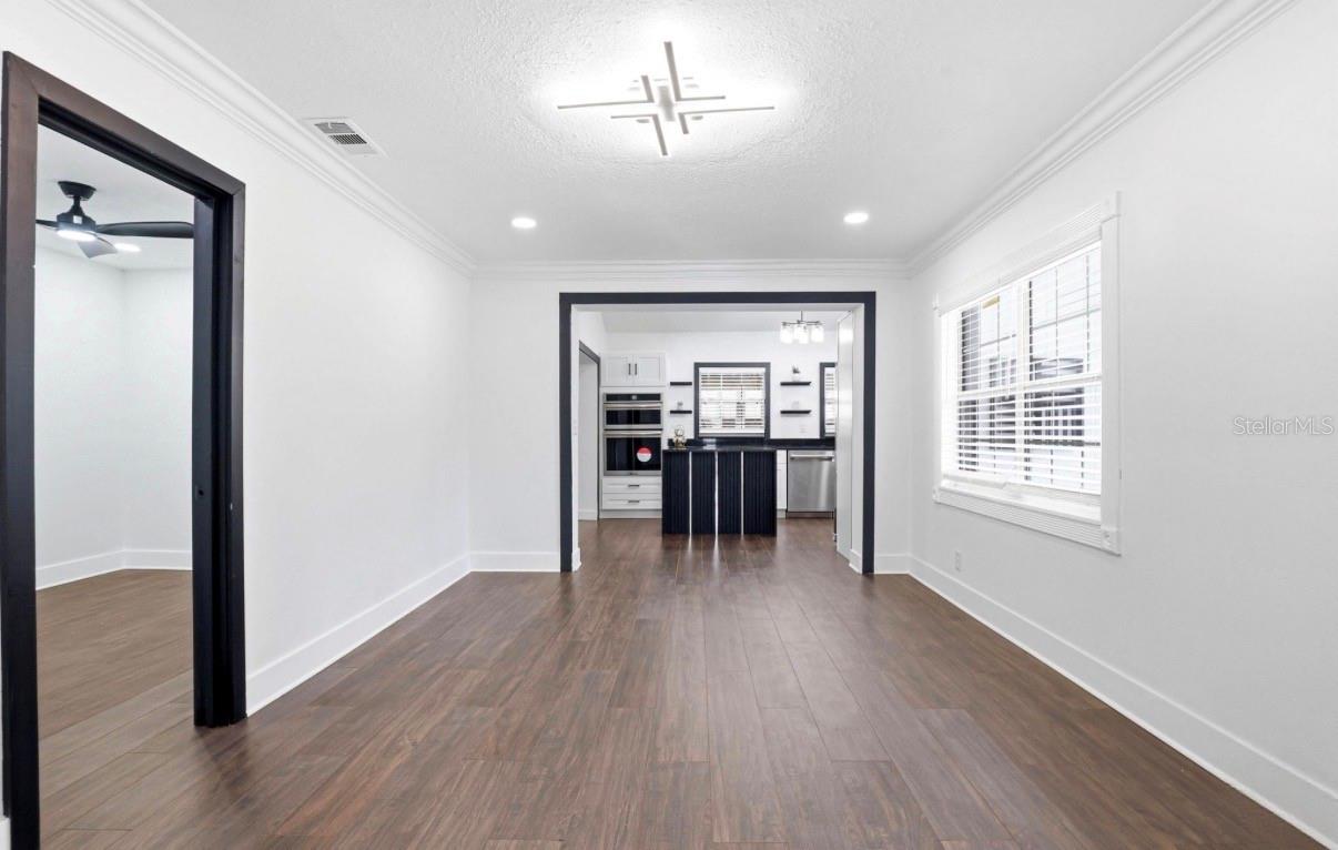 Image 17 of 67 For 2132 Bird Street