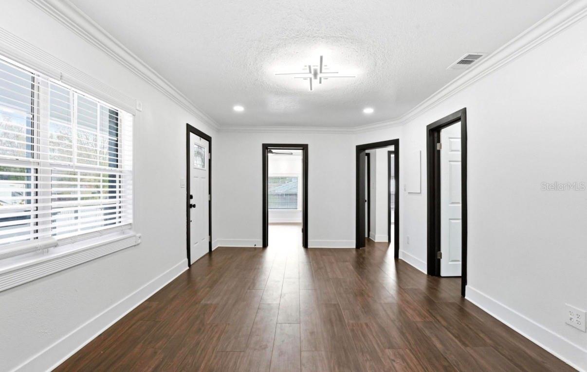 Image 18 of 67 For 2132 Bird Street