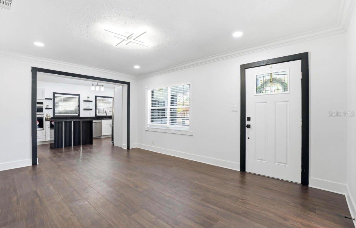 Image 19 of 67 For 2132 Bird Street