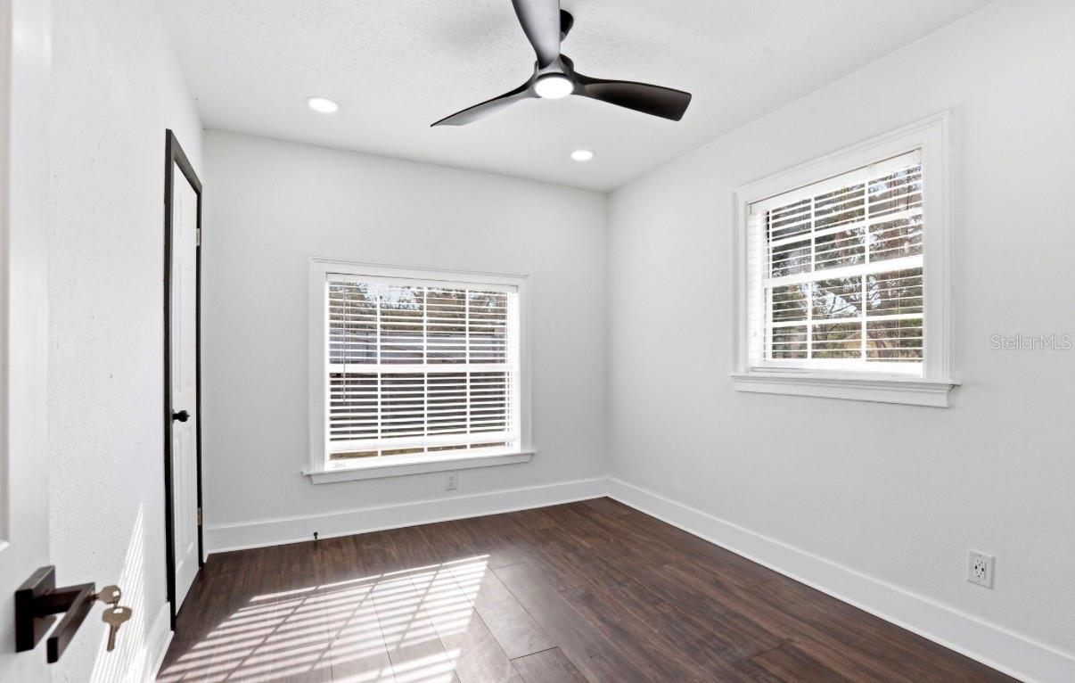 Image 21 of 67 For 2132 Bird Street