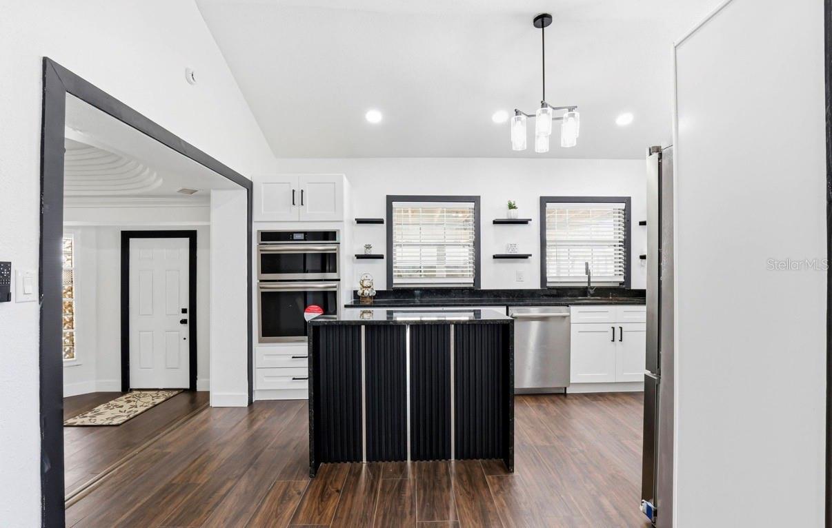 Image 27 of 67 For 2132 Bird Street