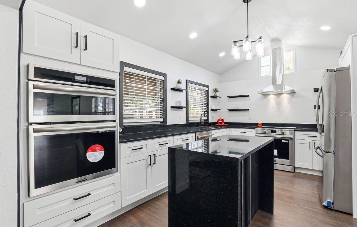 Image 29 of 67 For 2132 Bird Street