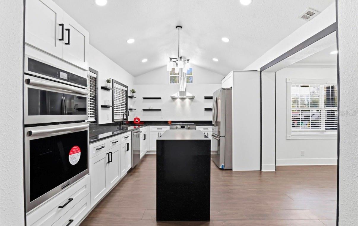 Image 30 of 67 For 2132 Bird Street