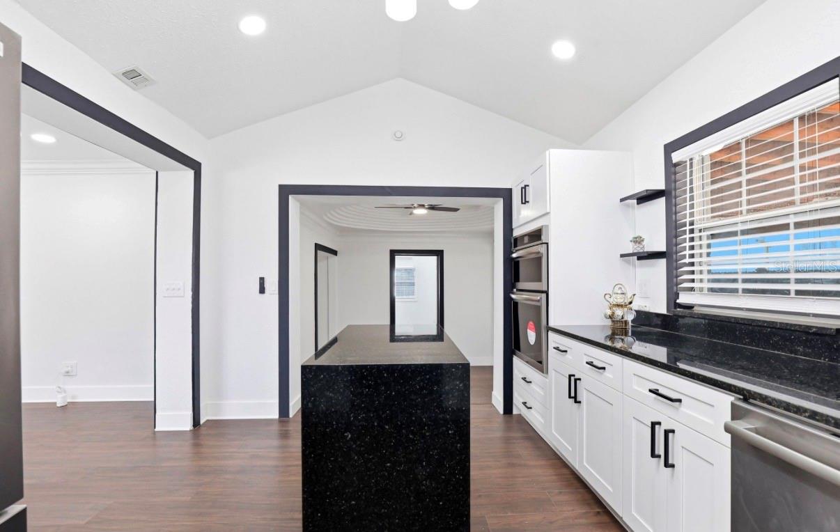 Image 33 of 67 For 2132 Bird Street