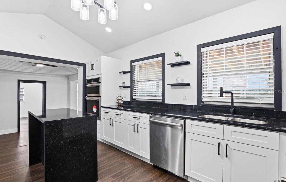 Image 34 of 67 For 2132 Bird Street