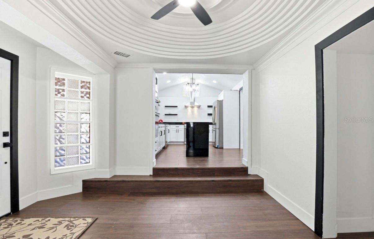 Image 36 of 67 For 2132 Bird Street