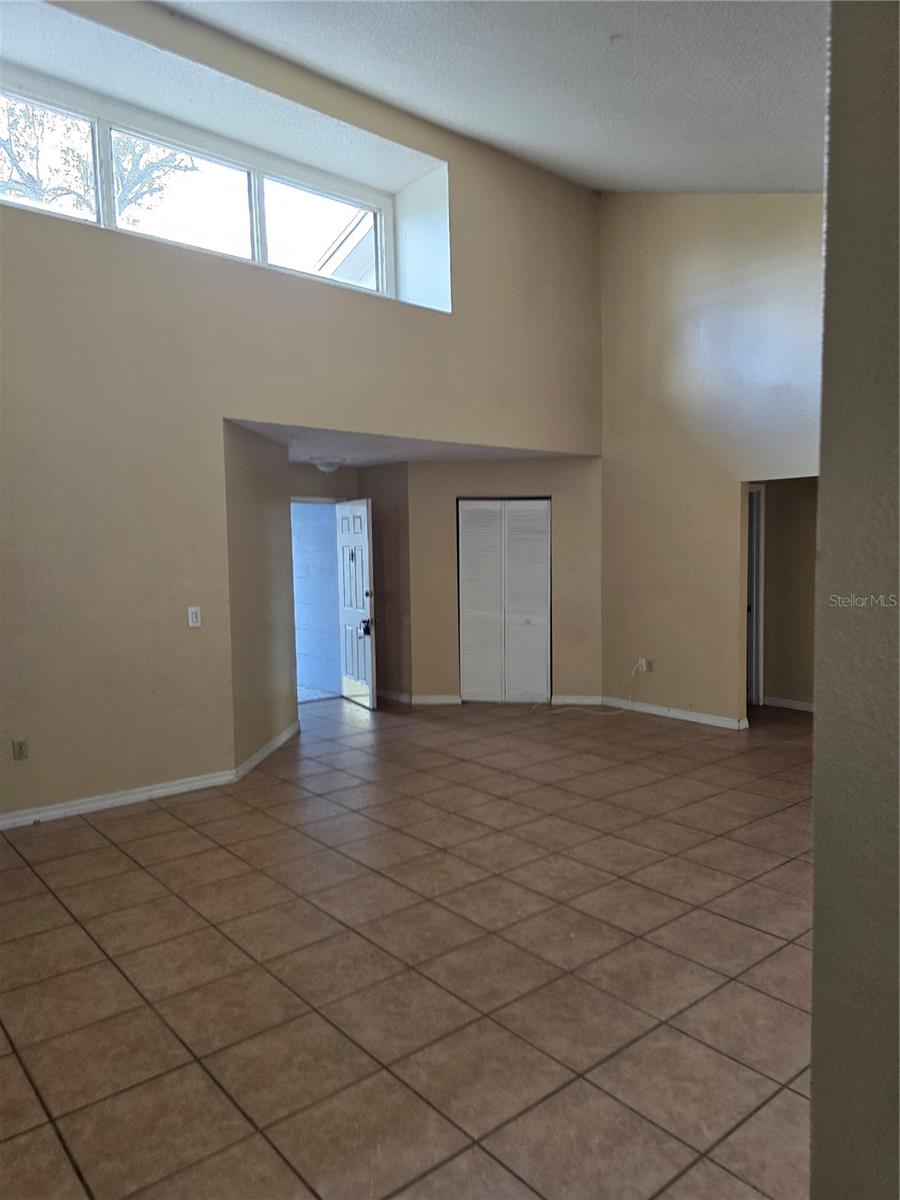 Image 4 of 5 For 710 Stillview Circle