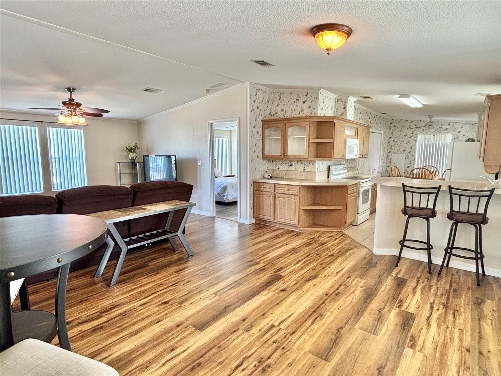 Image 5 of 33 For 136 Americana Court Ne 230