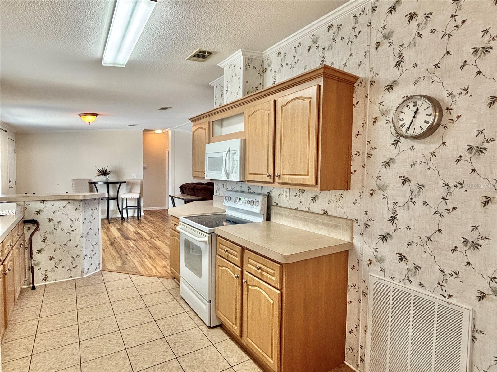 Image 8 of 33 For 136 Americana Court Ne 230