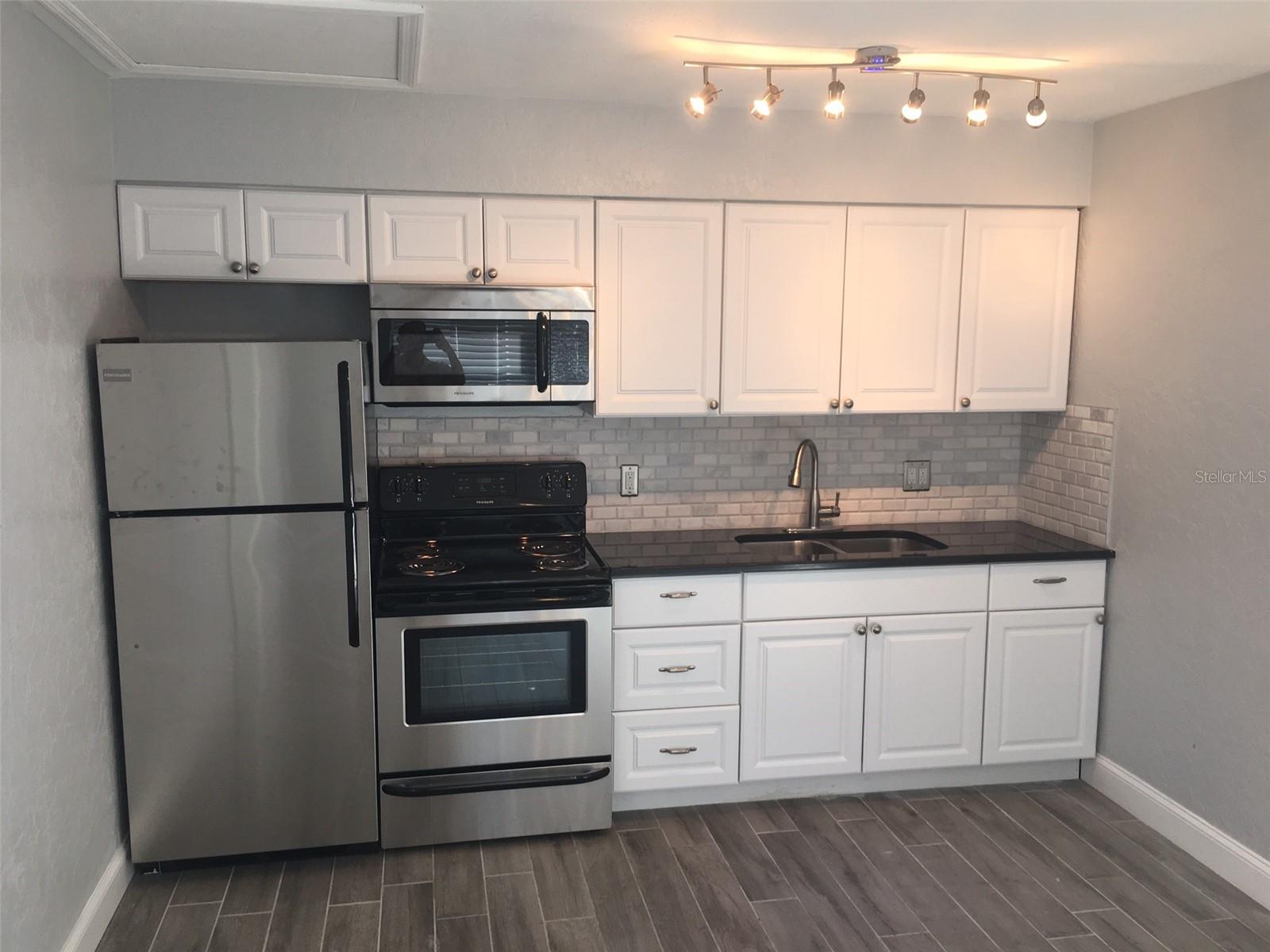 Image 2 of 9 For 214 12th Avenue N B