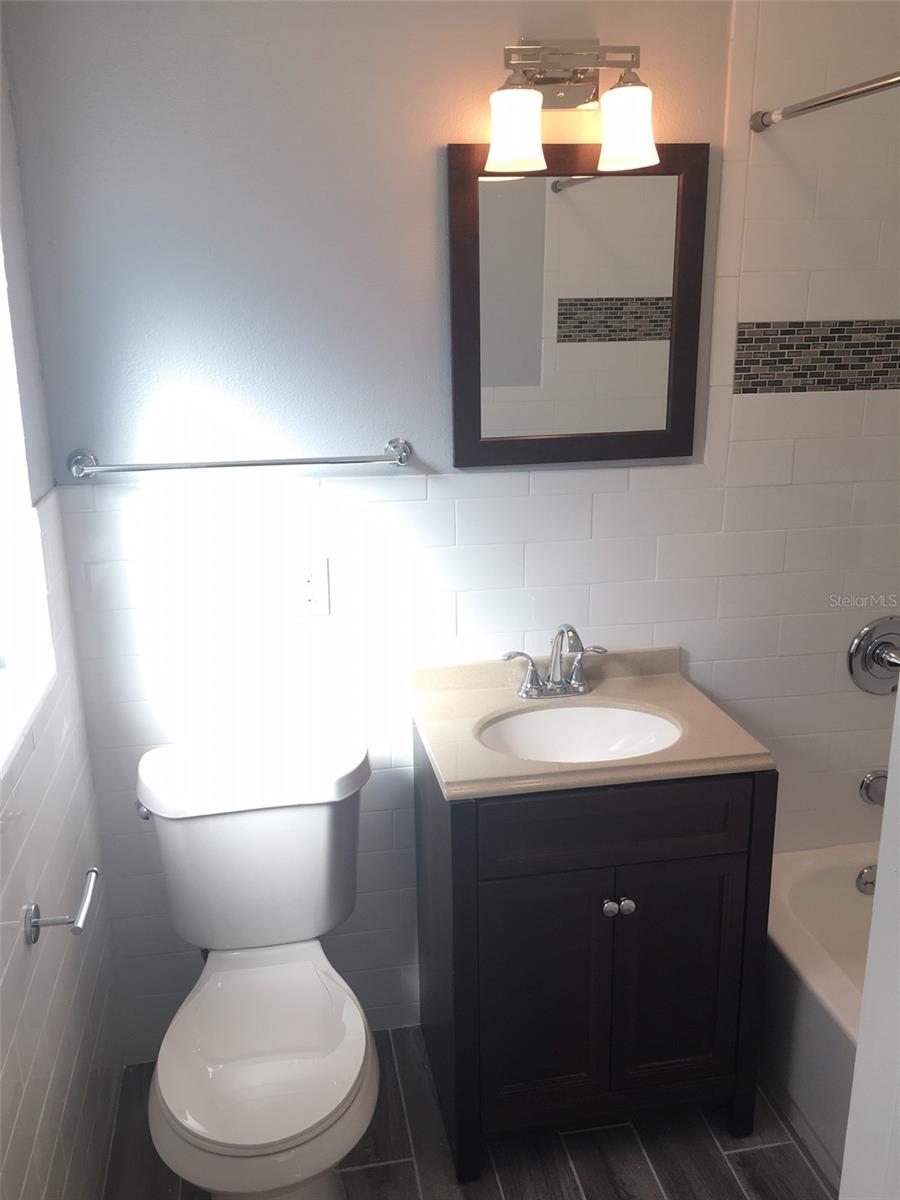 Image 6 of 9 For 214 12th Avenue N B