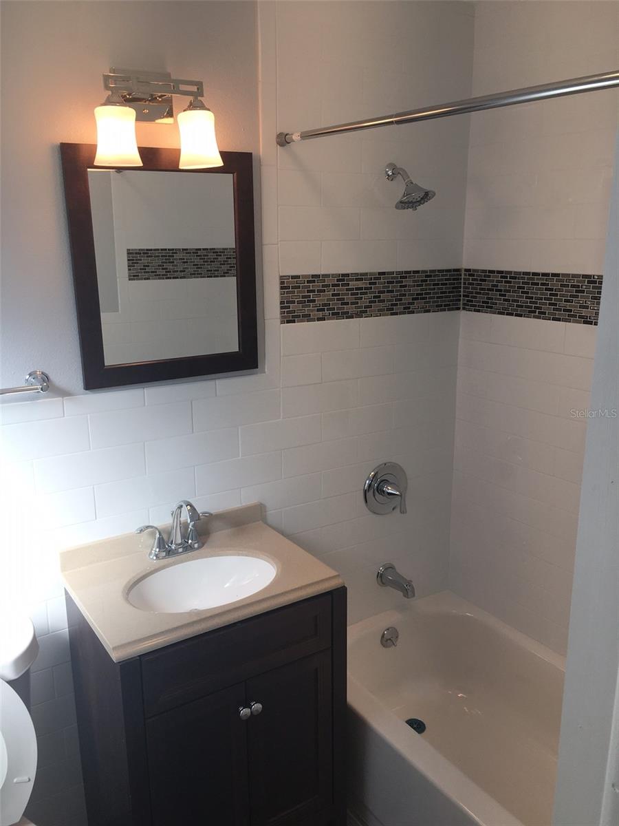 Image 7 of 9 For 214 12th Avenue N B