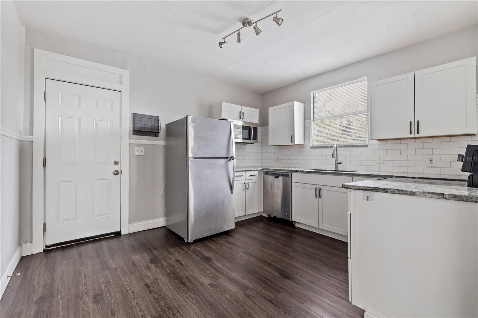 Image 4 of 15 For 409 Floribraska Avenue C