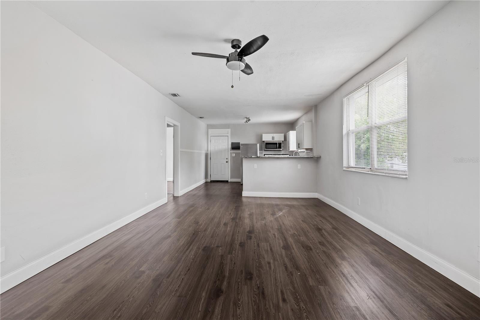 Image 7 of 15 For 409 Floribraska Avenue C