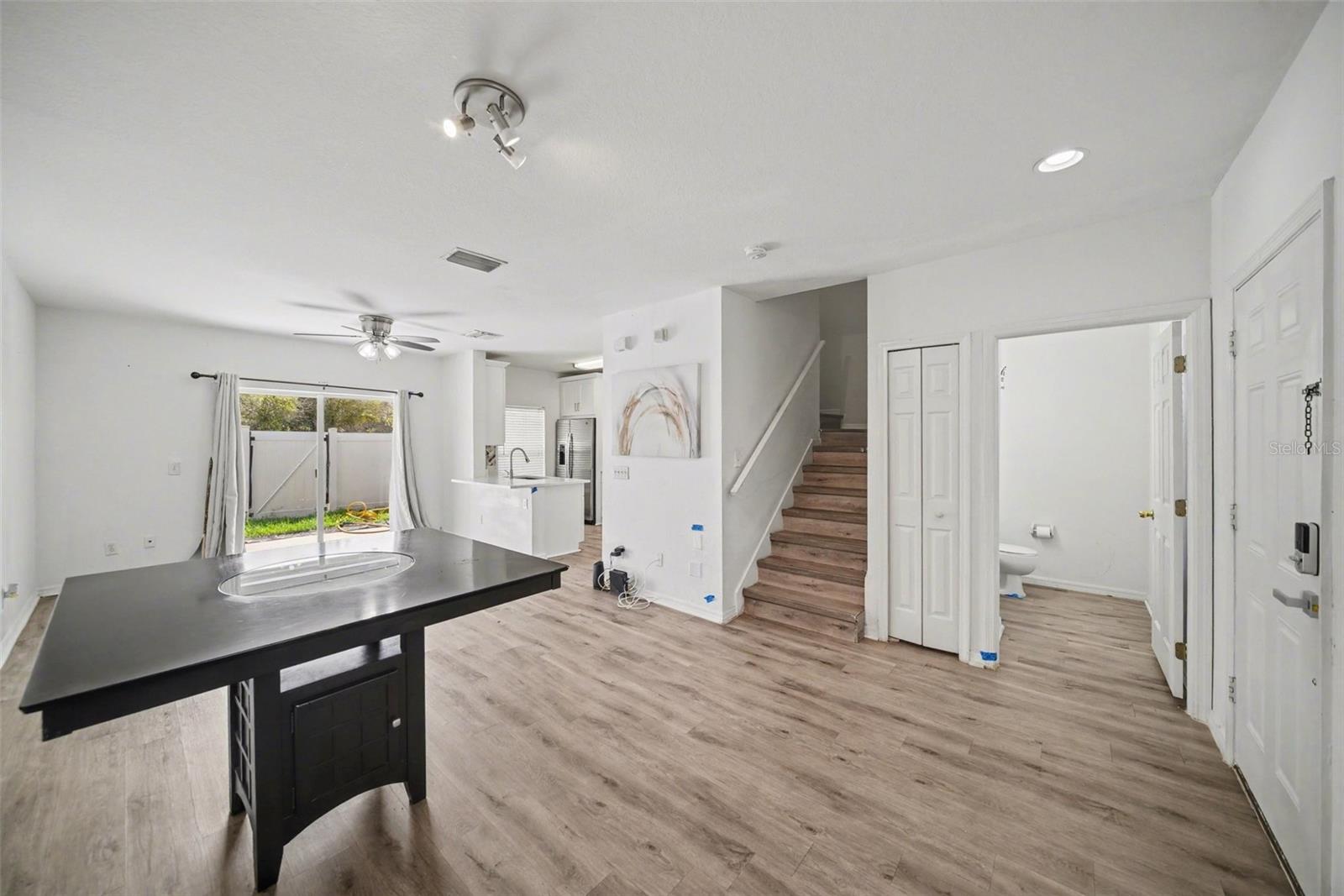 Listing photo id 10 for 1246 Charlesworth Drive