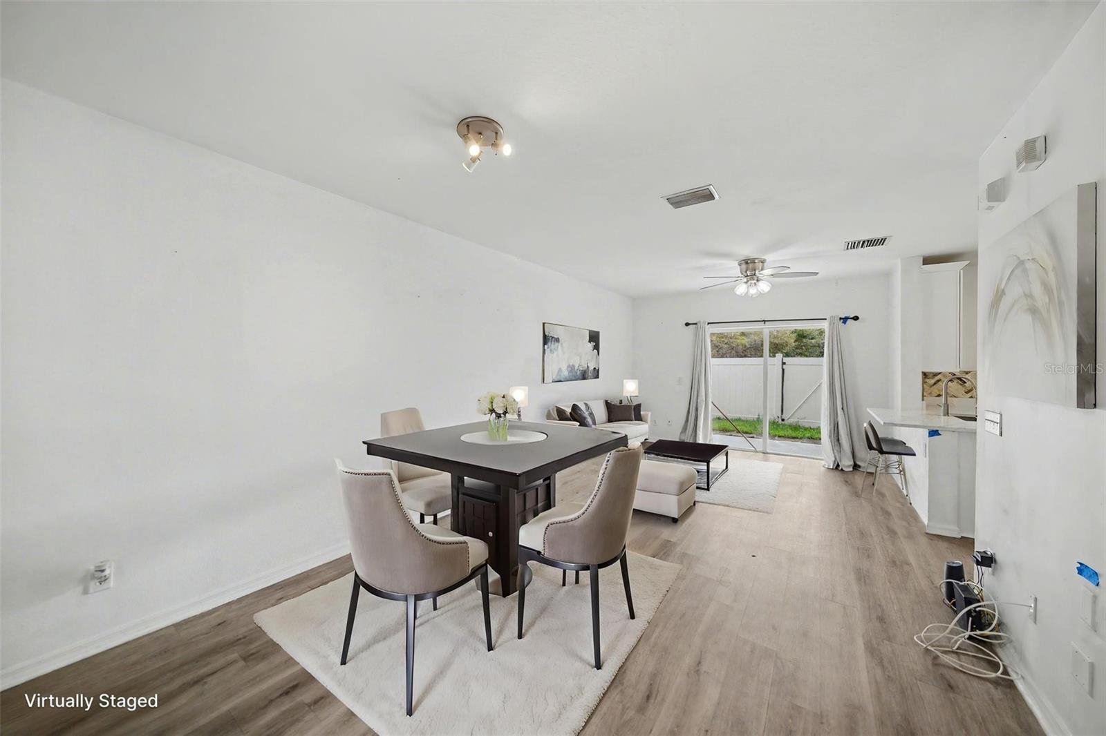 Listing photo id 11 for 1246 Charlesworth Drive