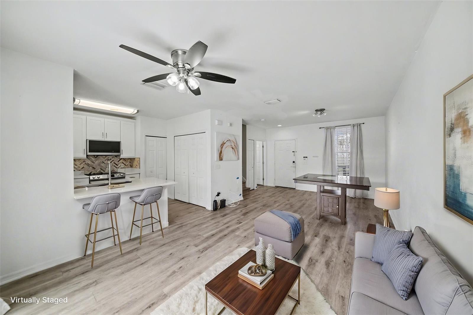 Listing photo id 12 for 1246 Charlesworth Drive