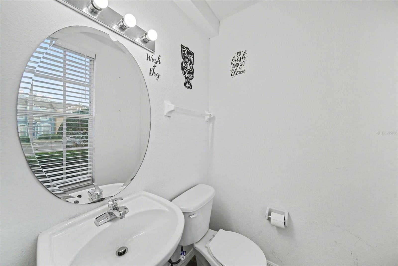 Listing photo id 16 for 1246 Charlesworth Drive