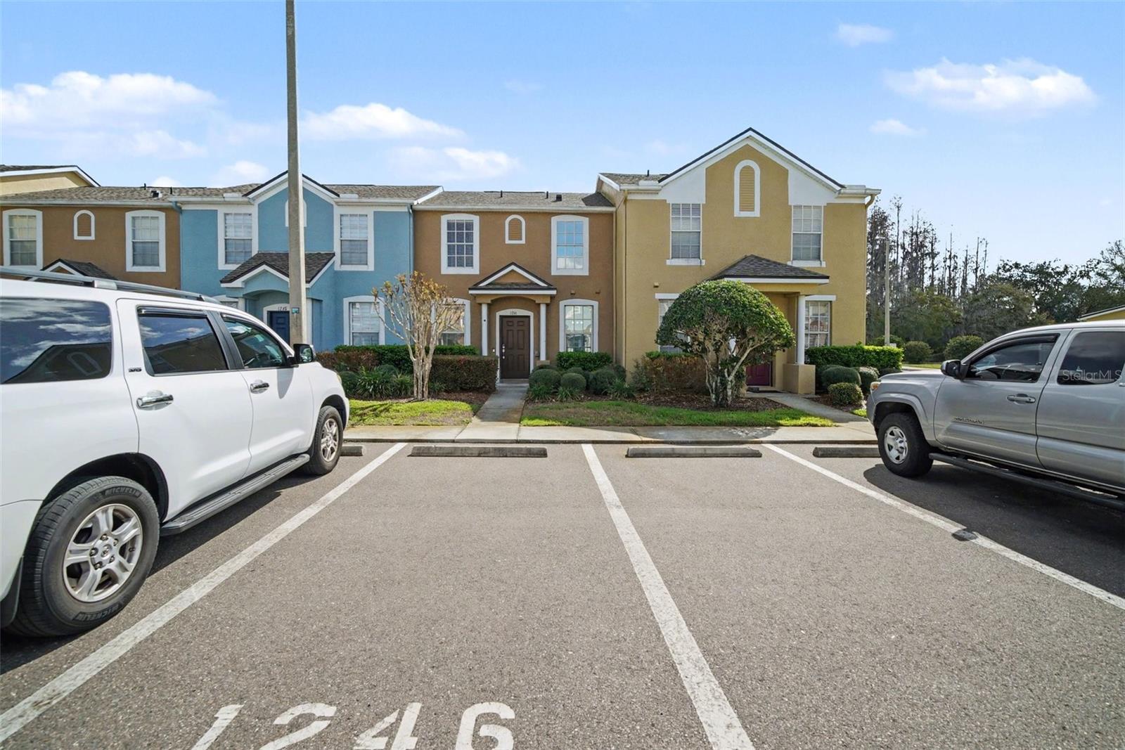 Listing photo id 0 for 1246 Charlesworth Drive