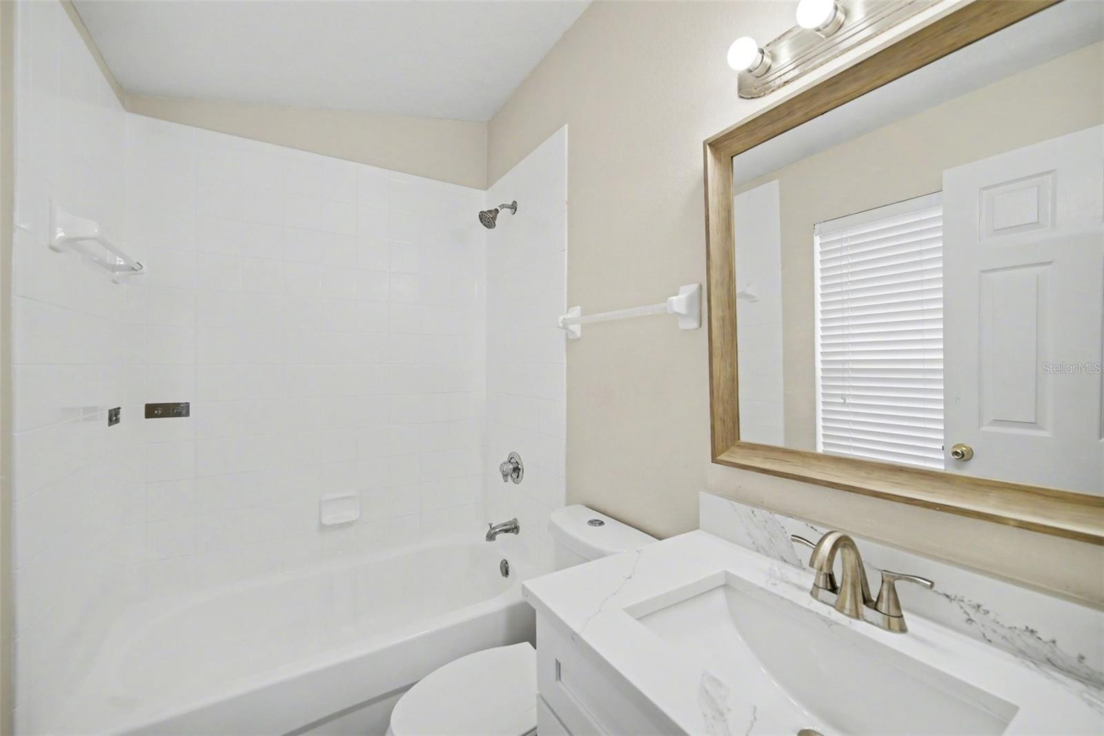 Listing photo id 20 for 1246 Charlesworth Drive