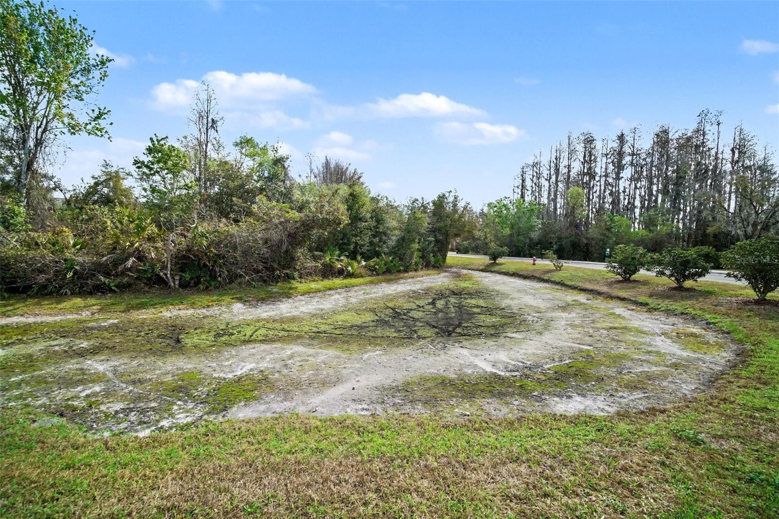 Listing photo id 26 for 1246 Charlesworth Drive