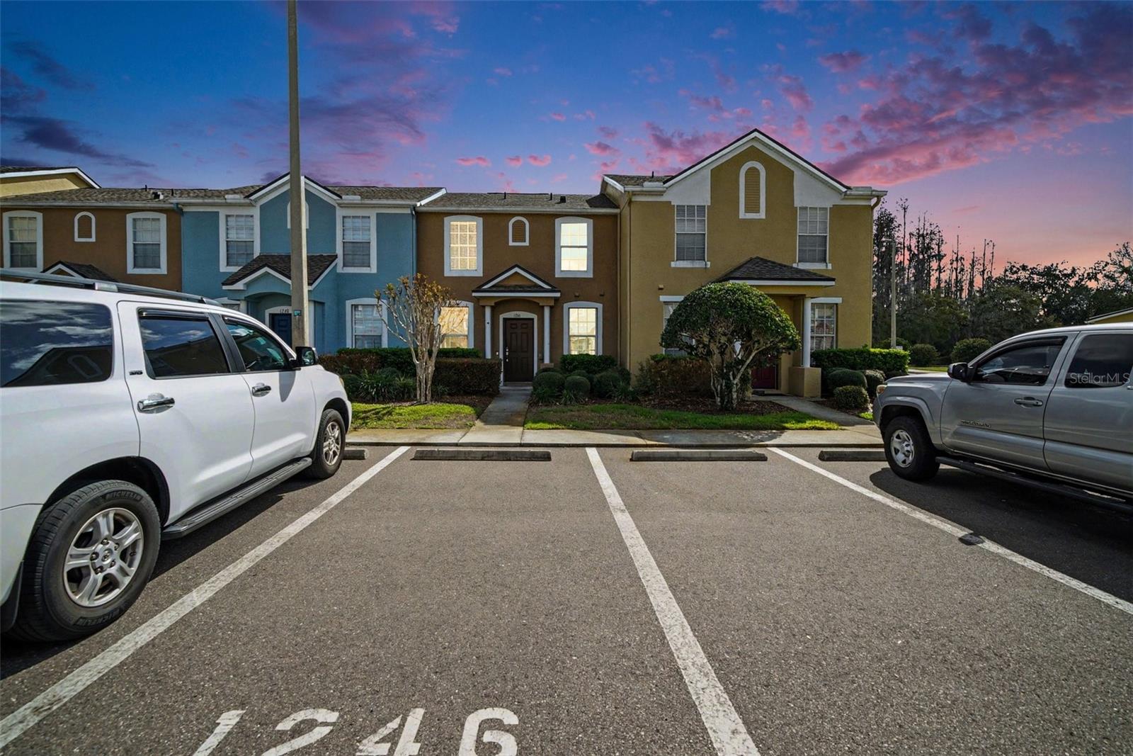 Listing photo id 1 for 1246 Charlesworth Drive