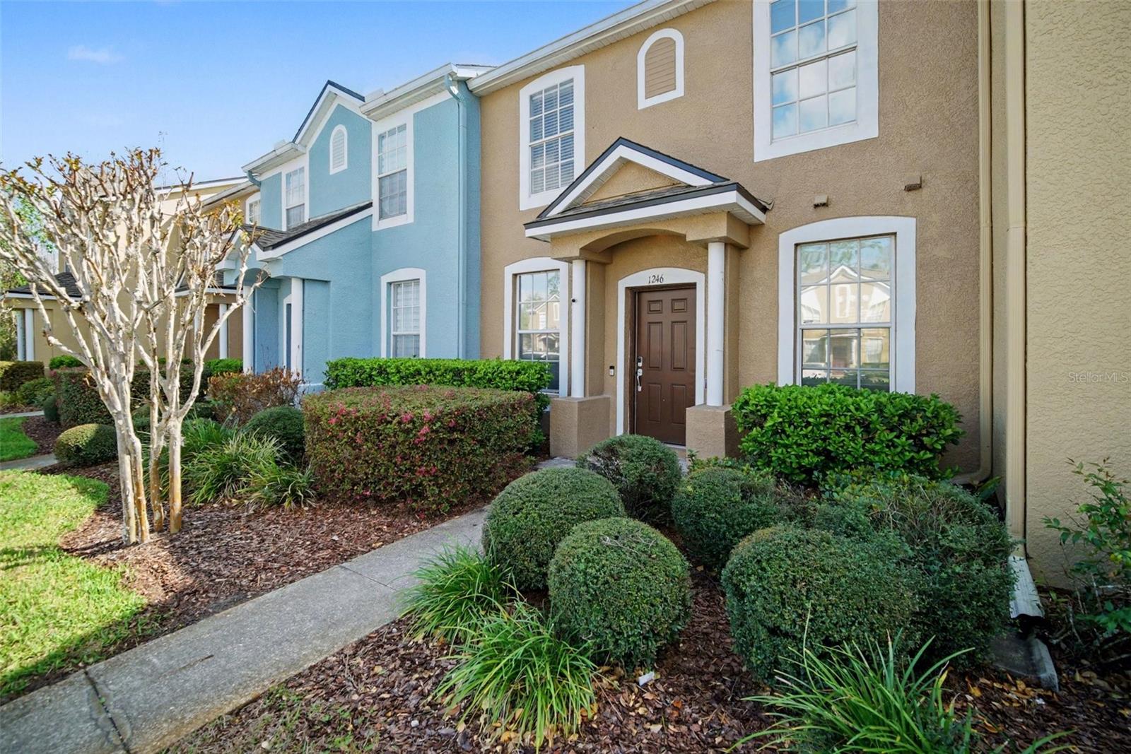 Listing photo id 2 for 1246 Charlesworth Drive