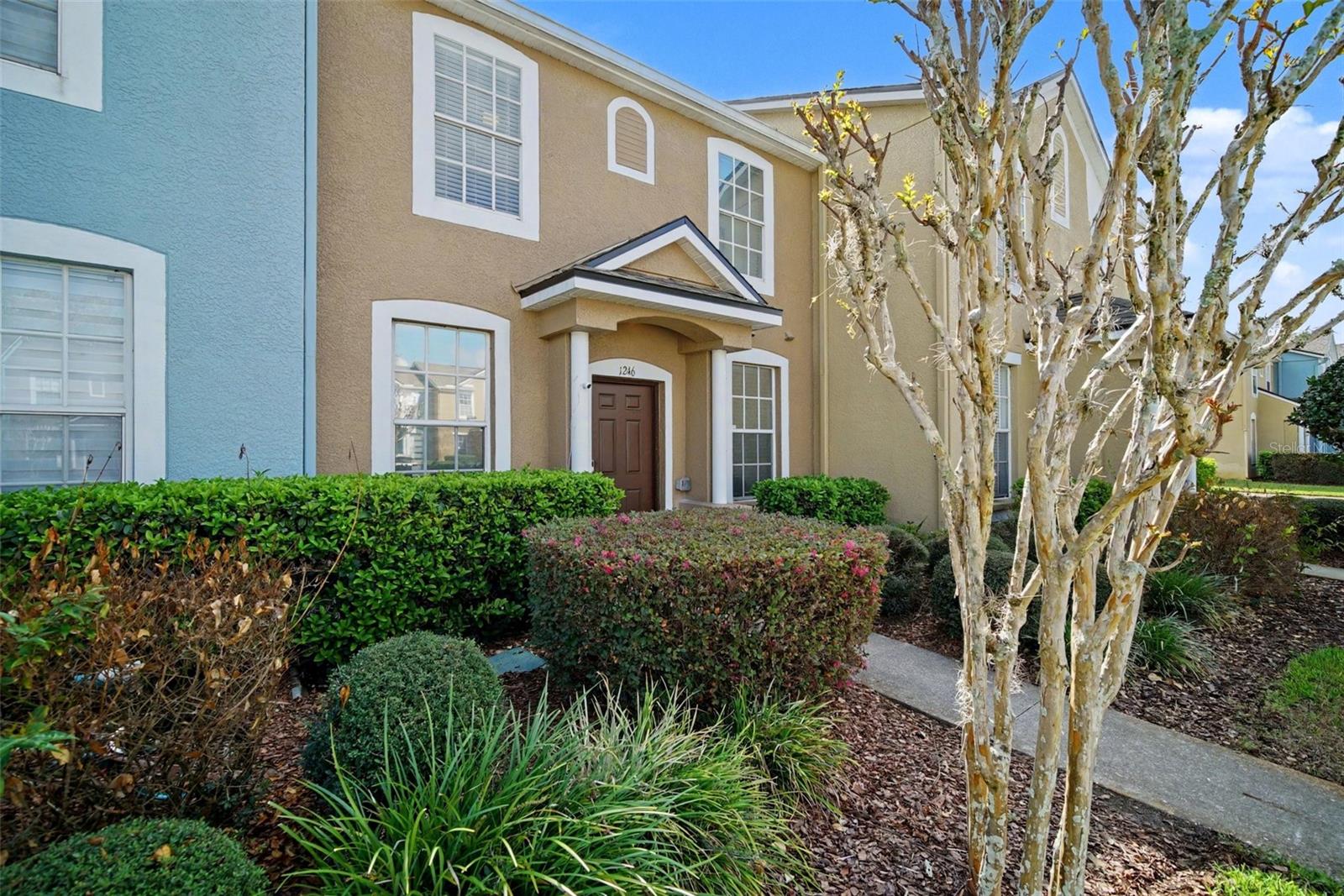 Listing photo id 3 for 1246 Charlesworth Drive