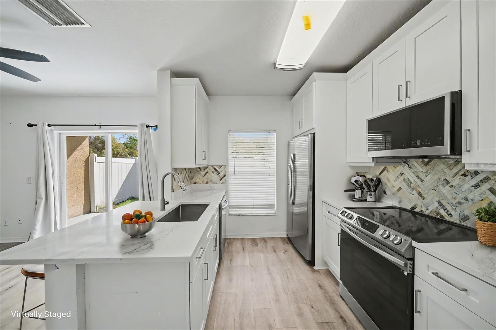 Listing photo id 6 for 1246 Charlesworth Drive