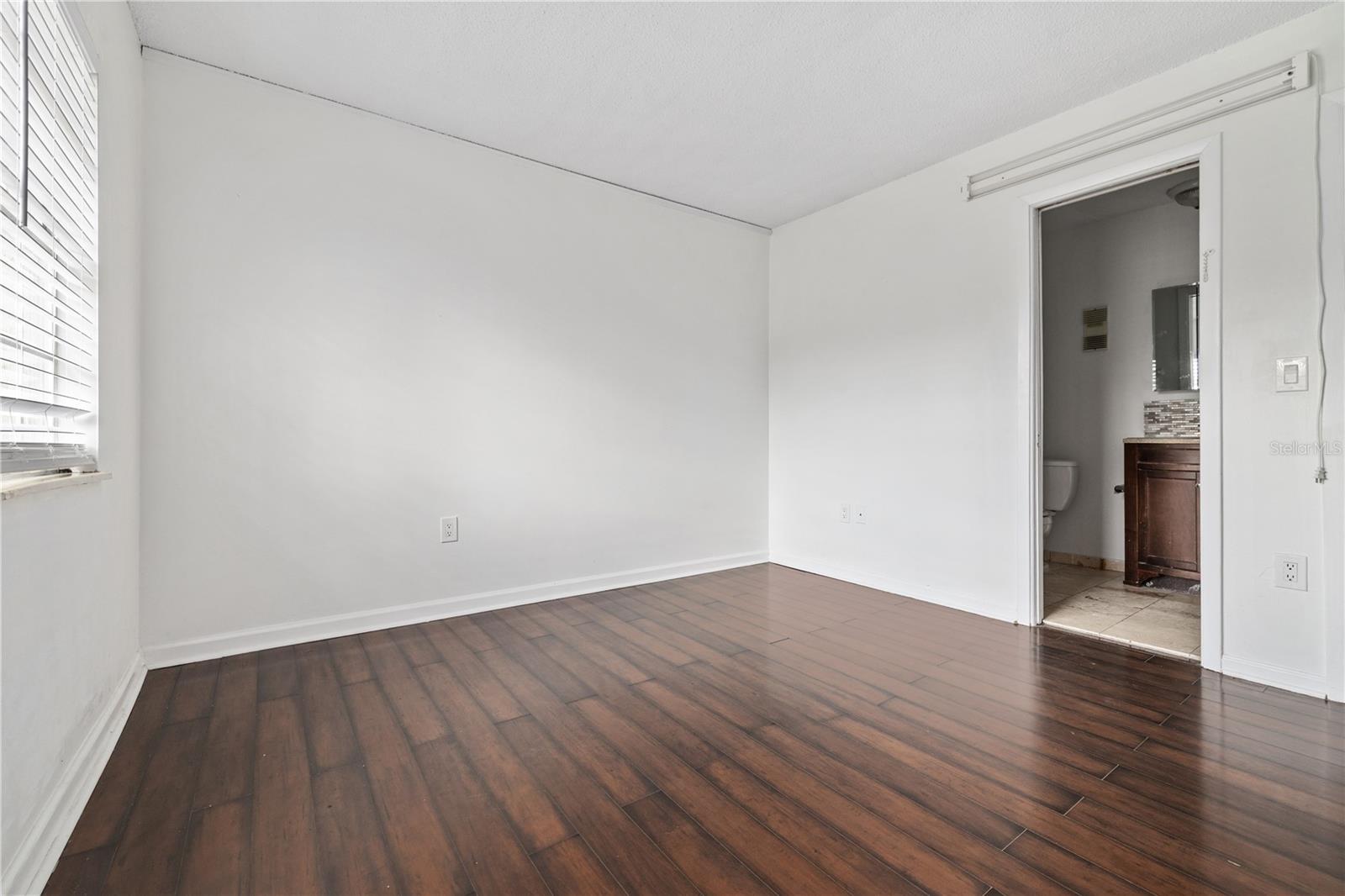 Image 15 of 21 For 14414 Reuter Strasse Circle 212