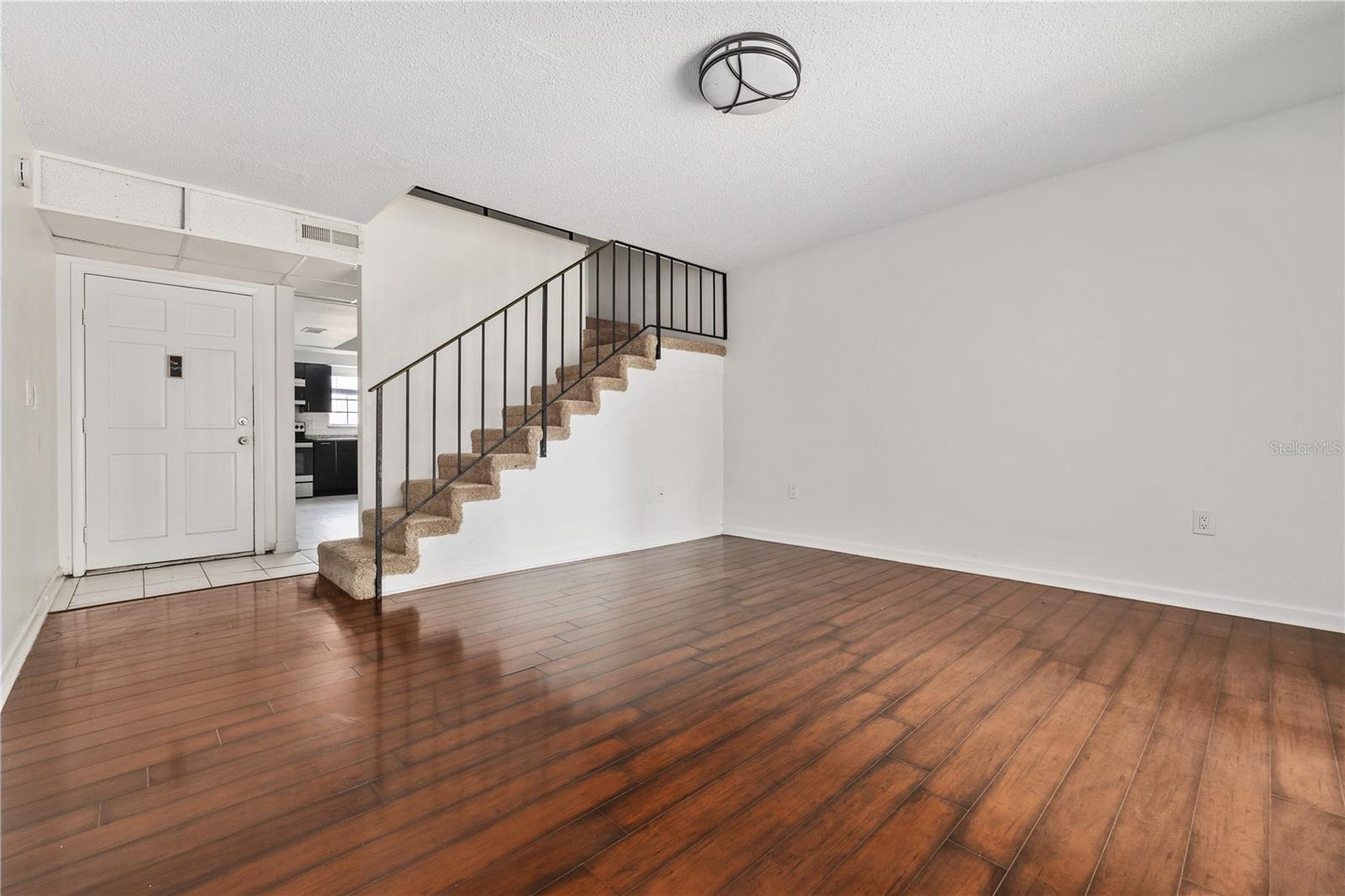 Image 4 of 21 For 14414 Reuter Strasse Circle 212