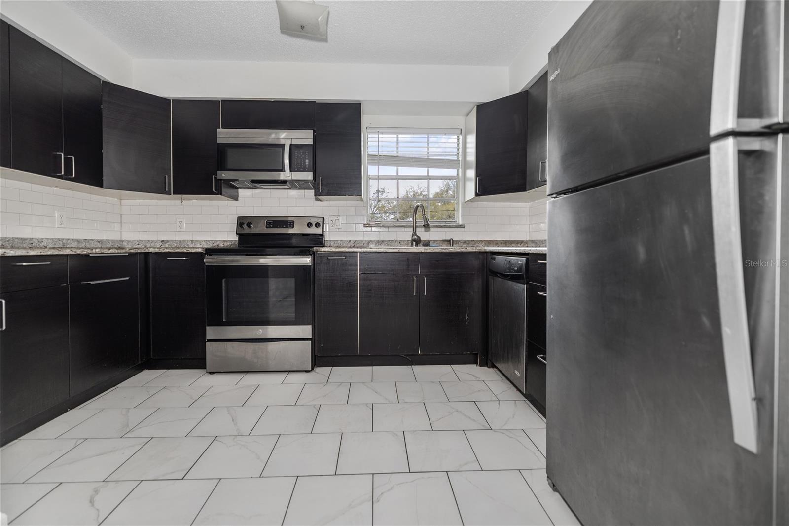 Image 7 of 21 For 14414 Reuter Strasse Circle 212