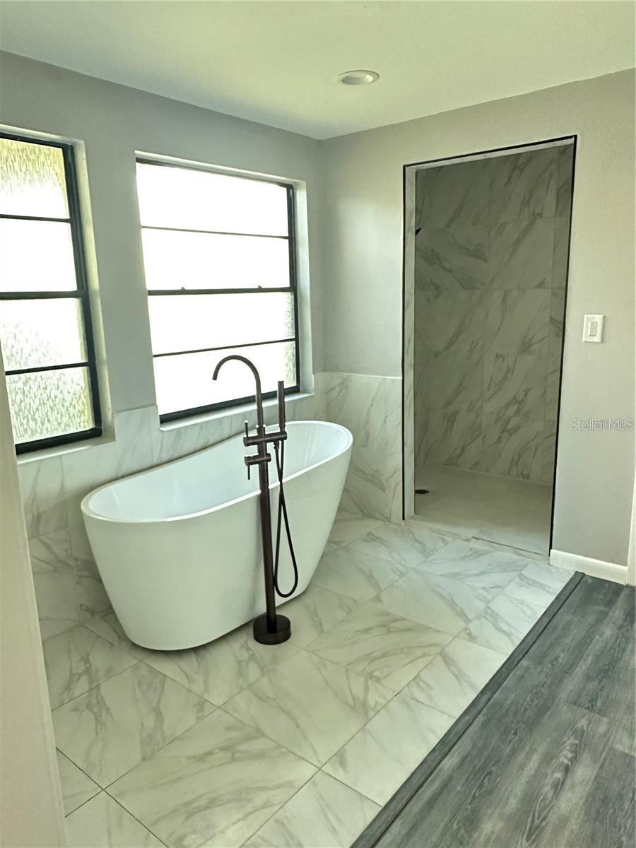 Image 9 of 19 For 3606 Thatcher Avenue