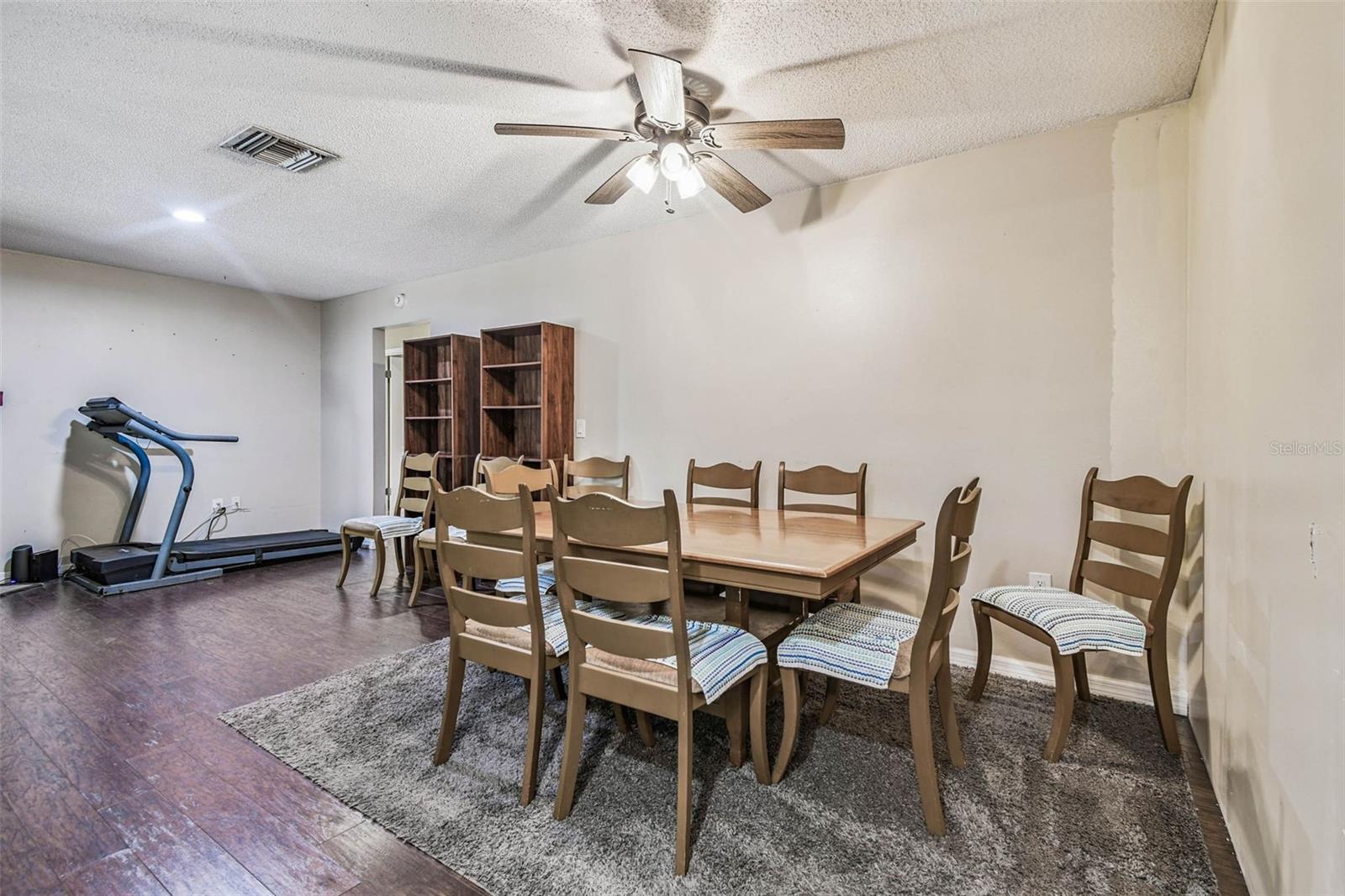 Image 9 of 35 For 1904 Teakwood Drive