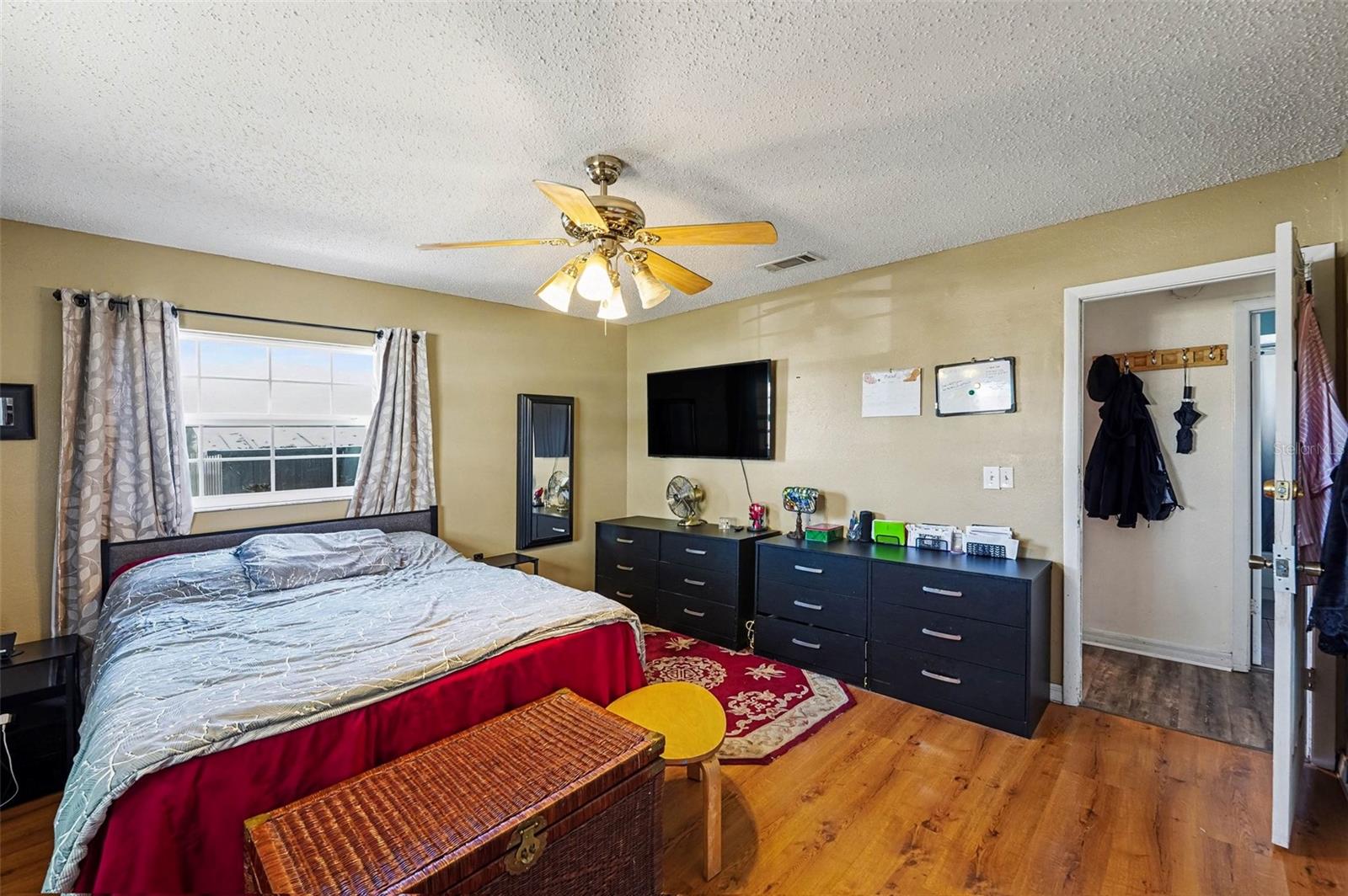 Image 14 of 23 For 2426 17th Avenue N