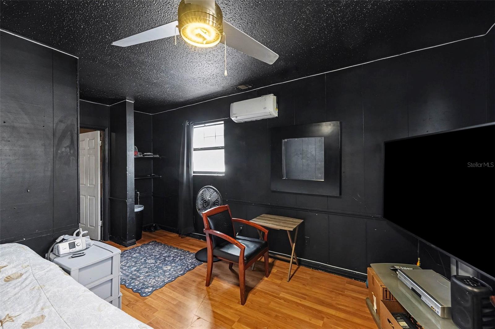 Image 16 of 23 For 2426 17th Avenue N