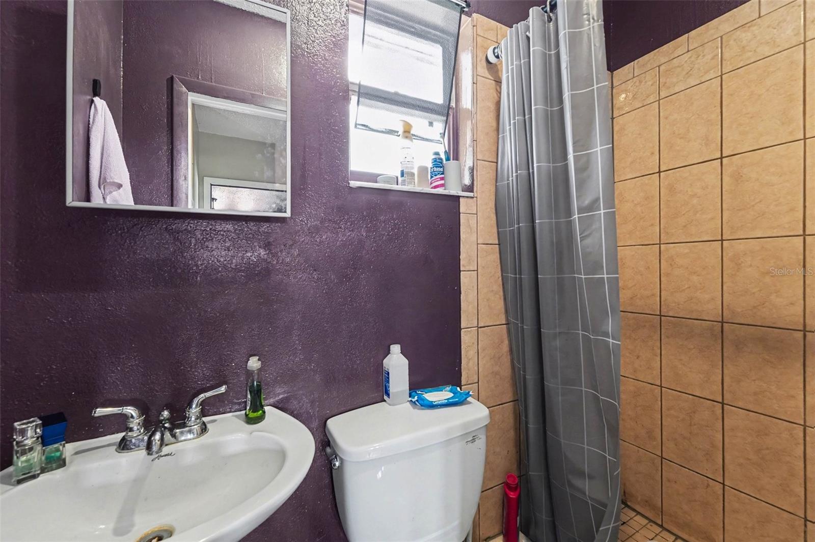 Image 17 of 23 For 2426 17th Avenue N