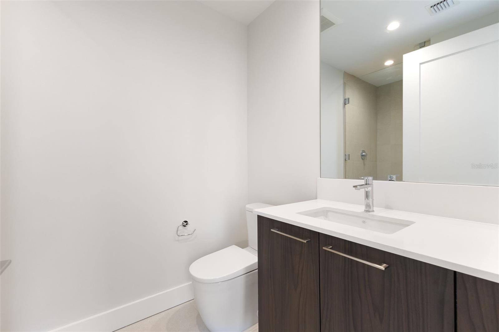 Image 14 of 39 For 275 1st Avenue S 1407