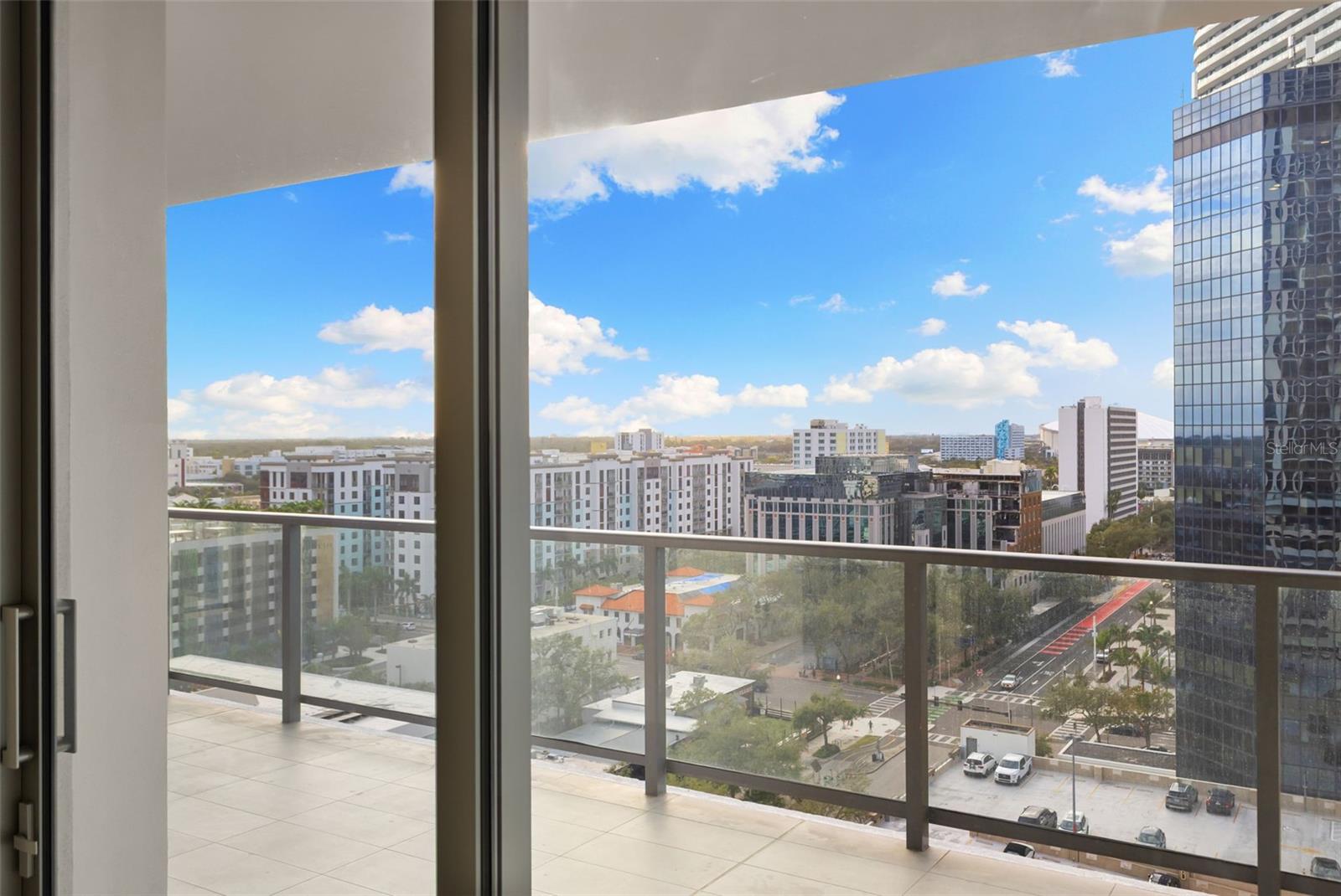 Image 15 of 39 For 275 1st Avenue S 1407