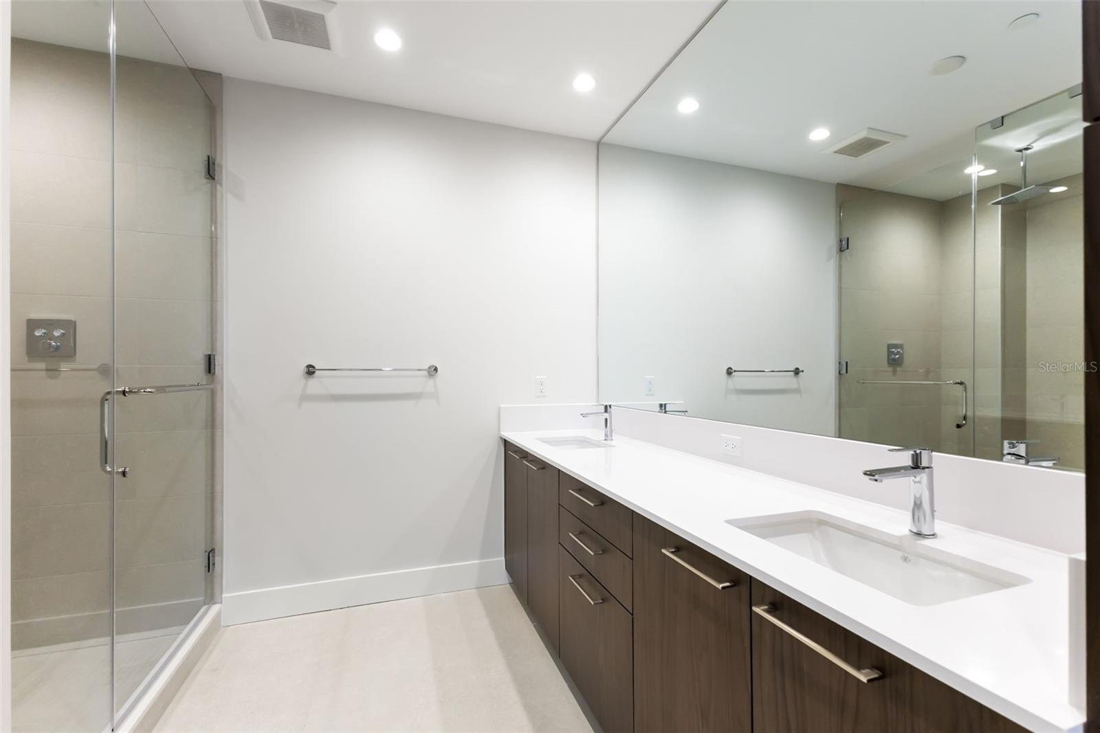 Image 16 of 39 For 275 1st Avenue S 1407