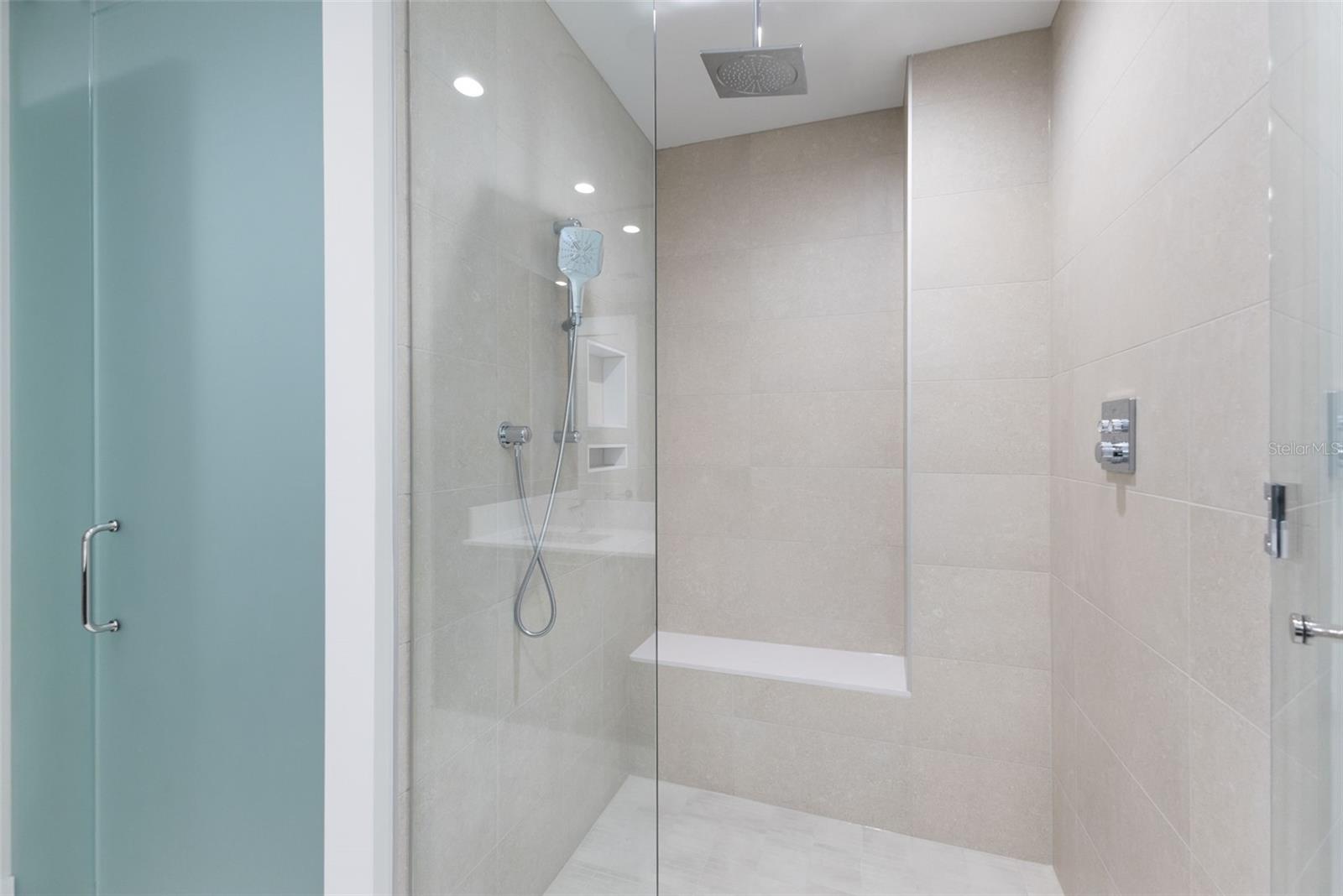 Image 19 of 39 For 275 1st Avenue S 1407