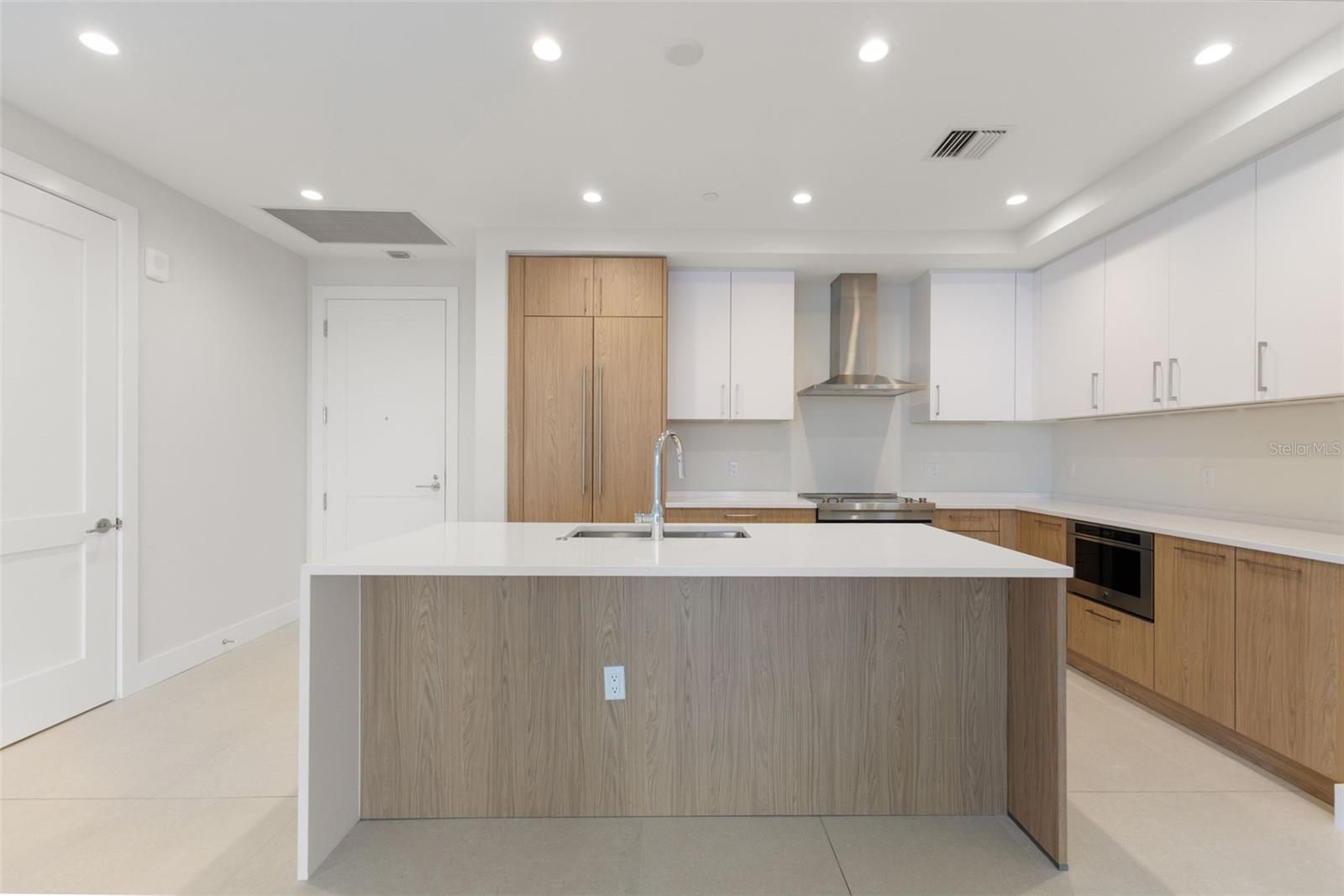 Image 3 of 39 For 275 1st Avenue S 1407