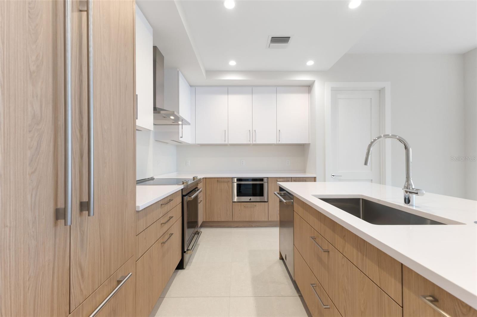 Image 4 of 39 For 275 1st Avenue S 1407