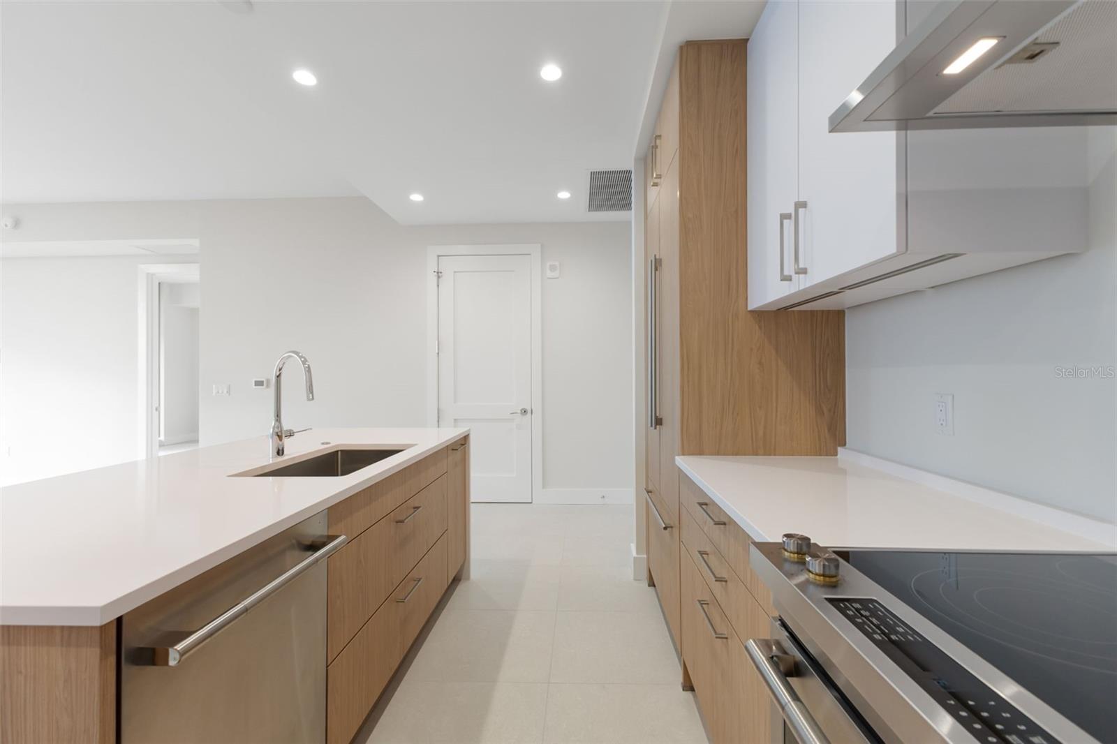 Image 7 of 39 For 275 1st Avenue S 1407