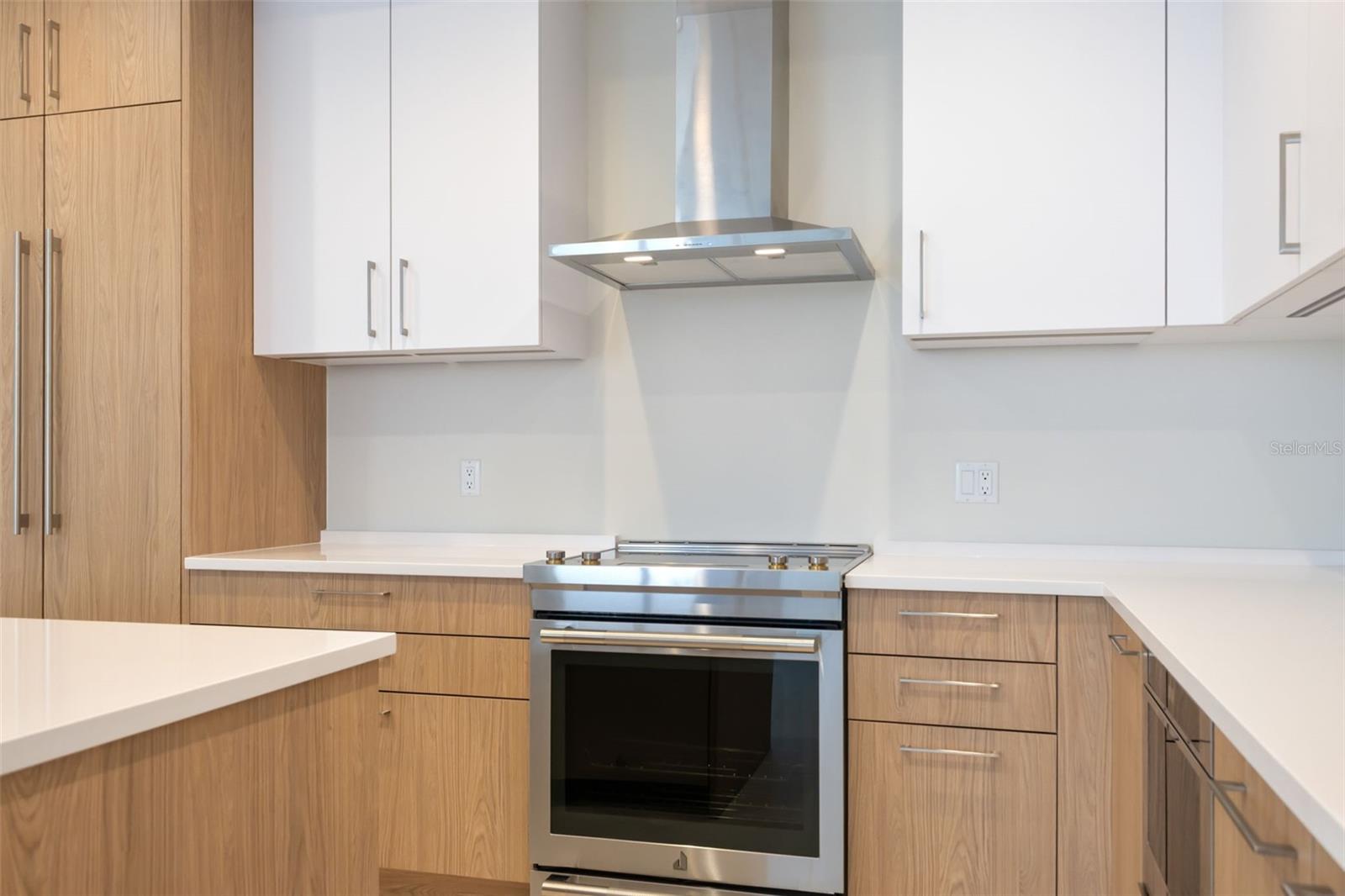 Image 8 of 39 For 275 1st Avenue S 1407