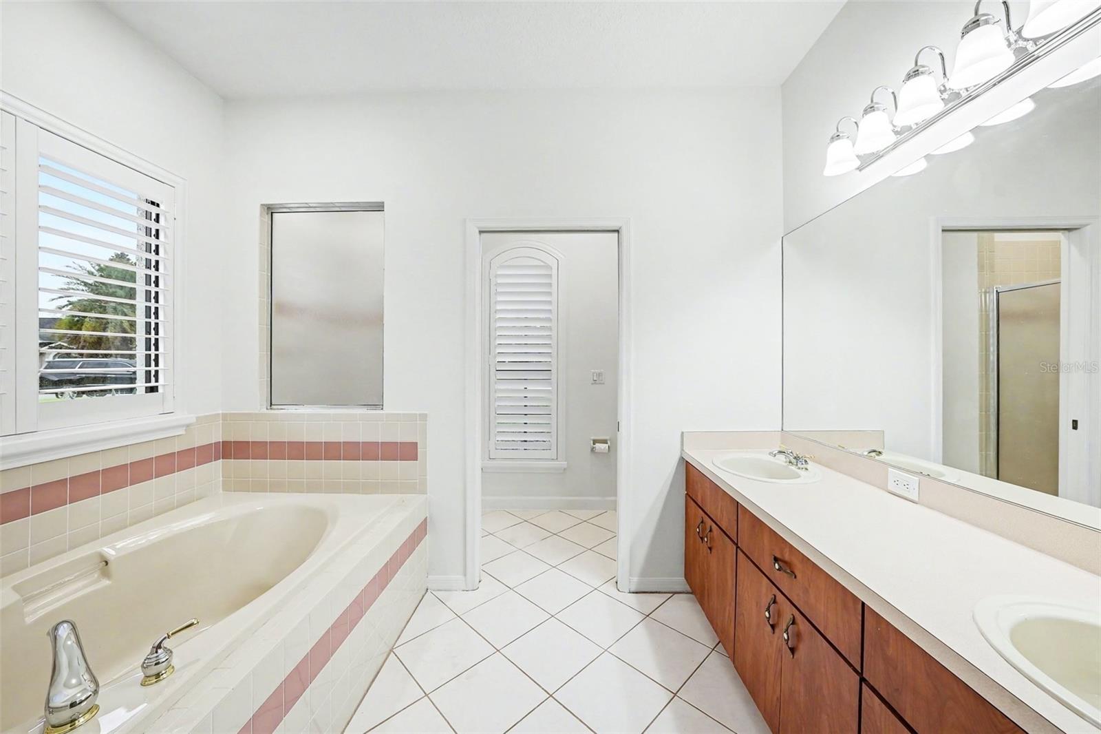 Image 9 of 32 For 19216 Ridgelake Drive