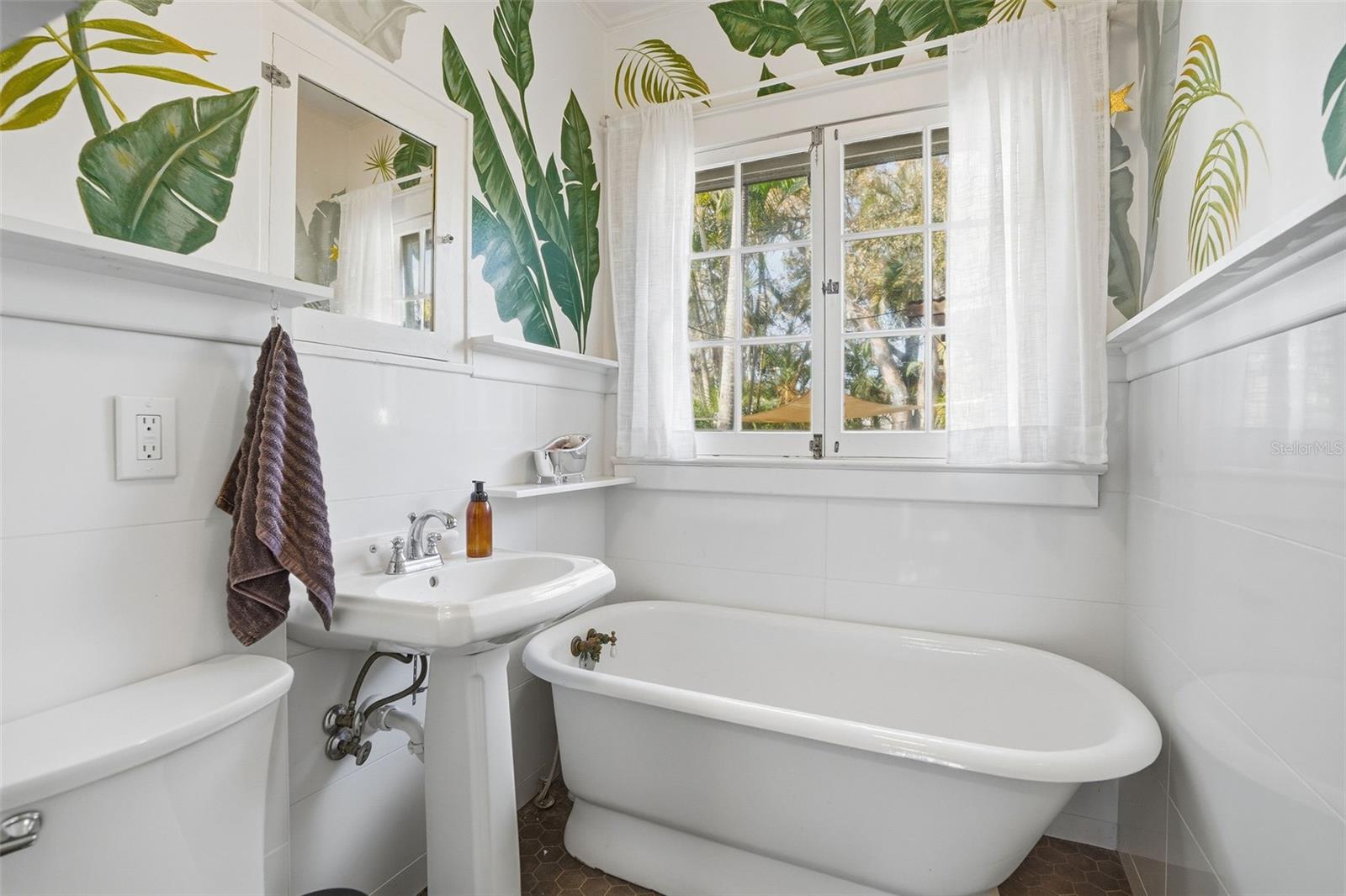 Image 16 of 41 For 308 Missouri Avenue