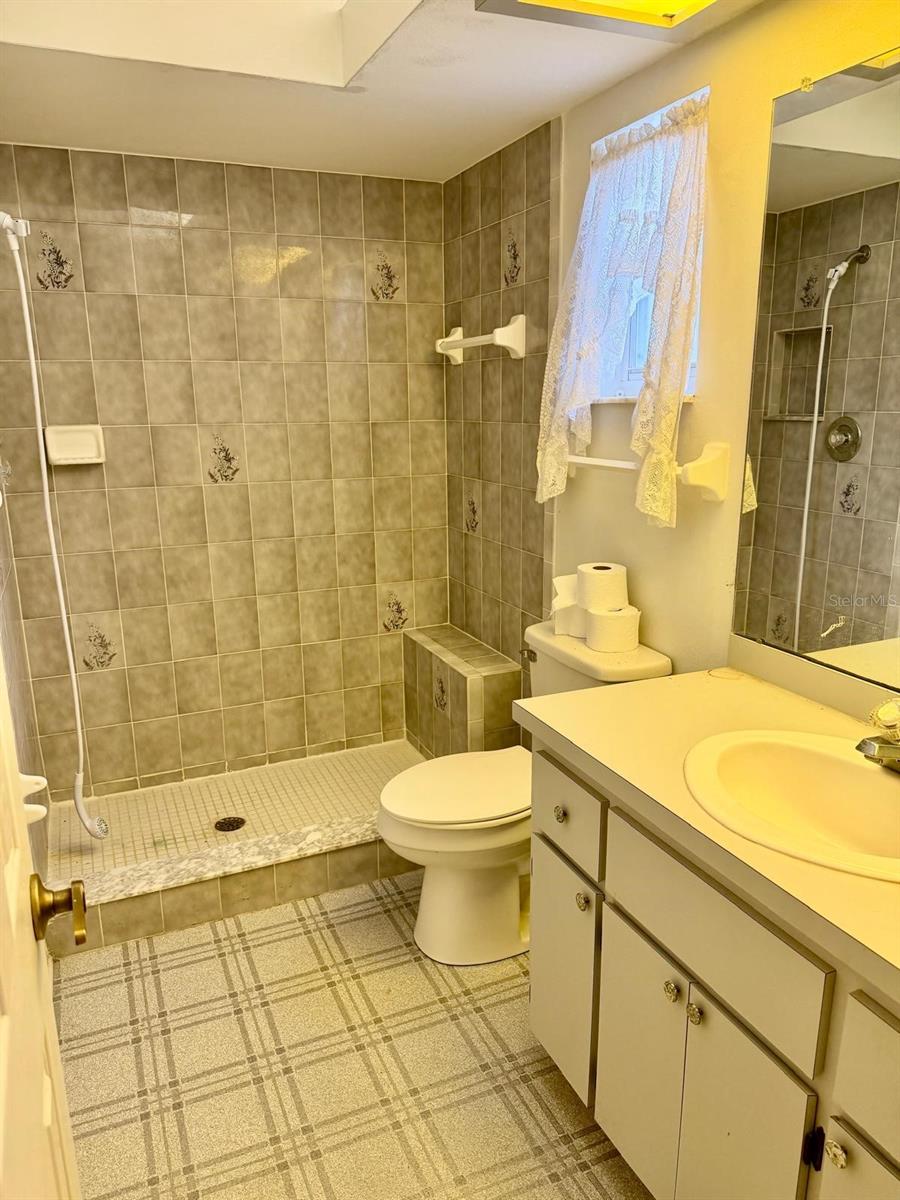 Image 13 of 21 For 11055 Montcalm Road