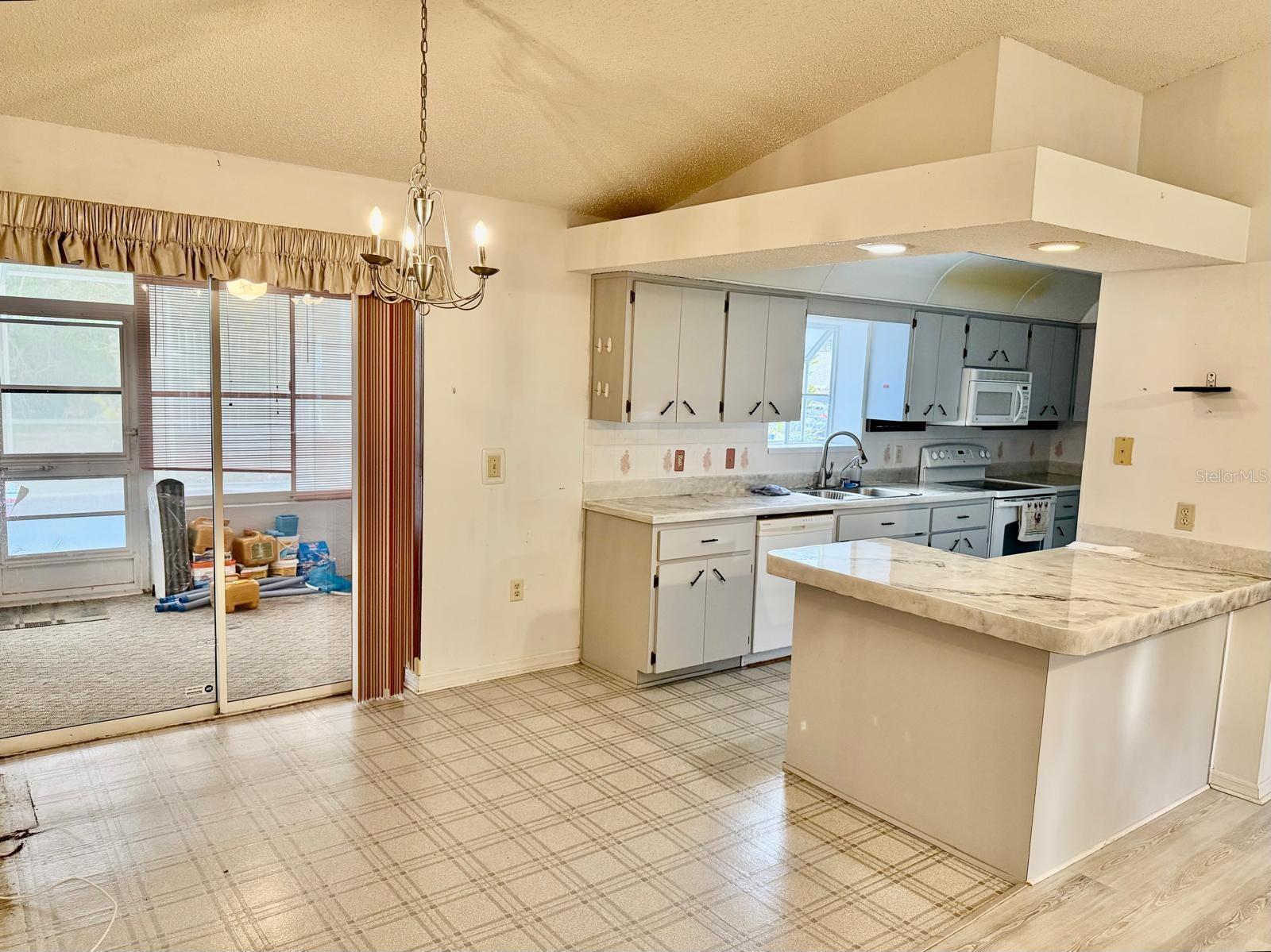 Image 4 of 21 For 11055 Montcalm Road