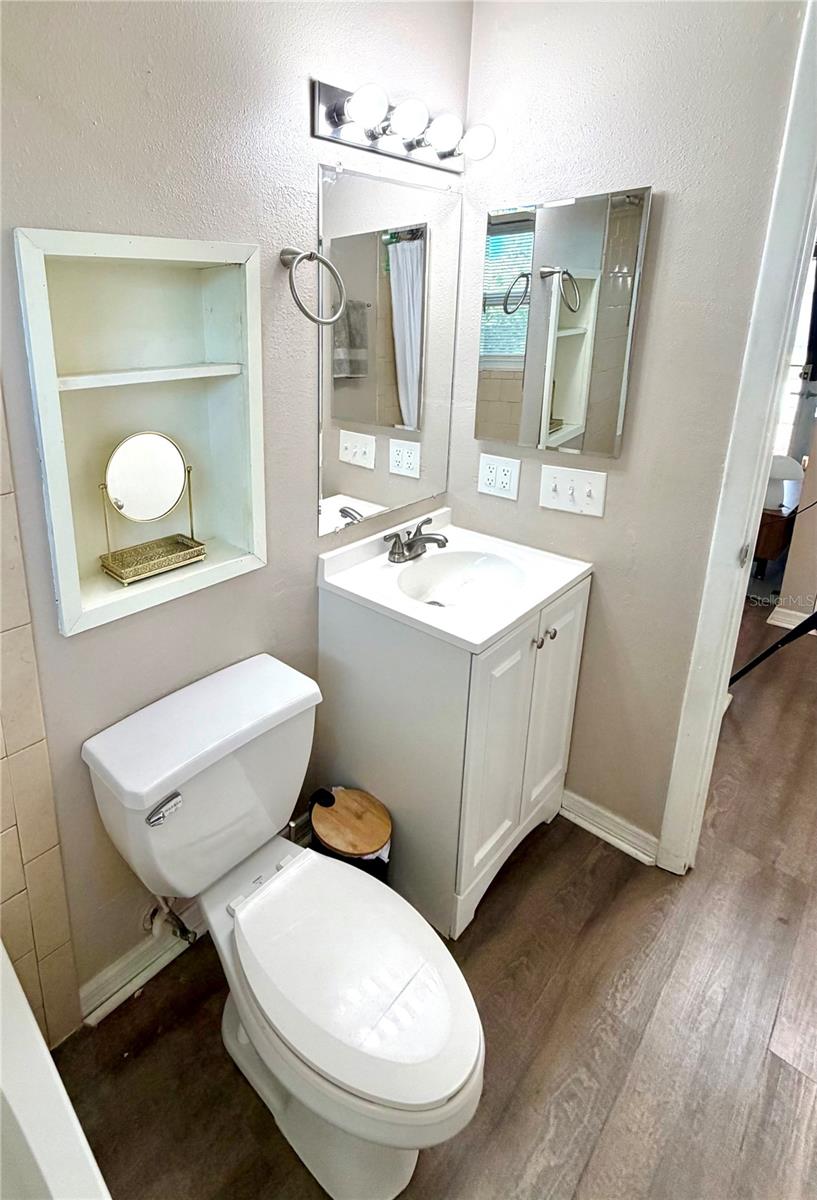 Listing photo id 11 for 7974 Avenal Loop